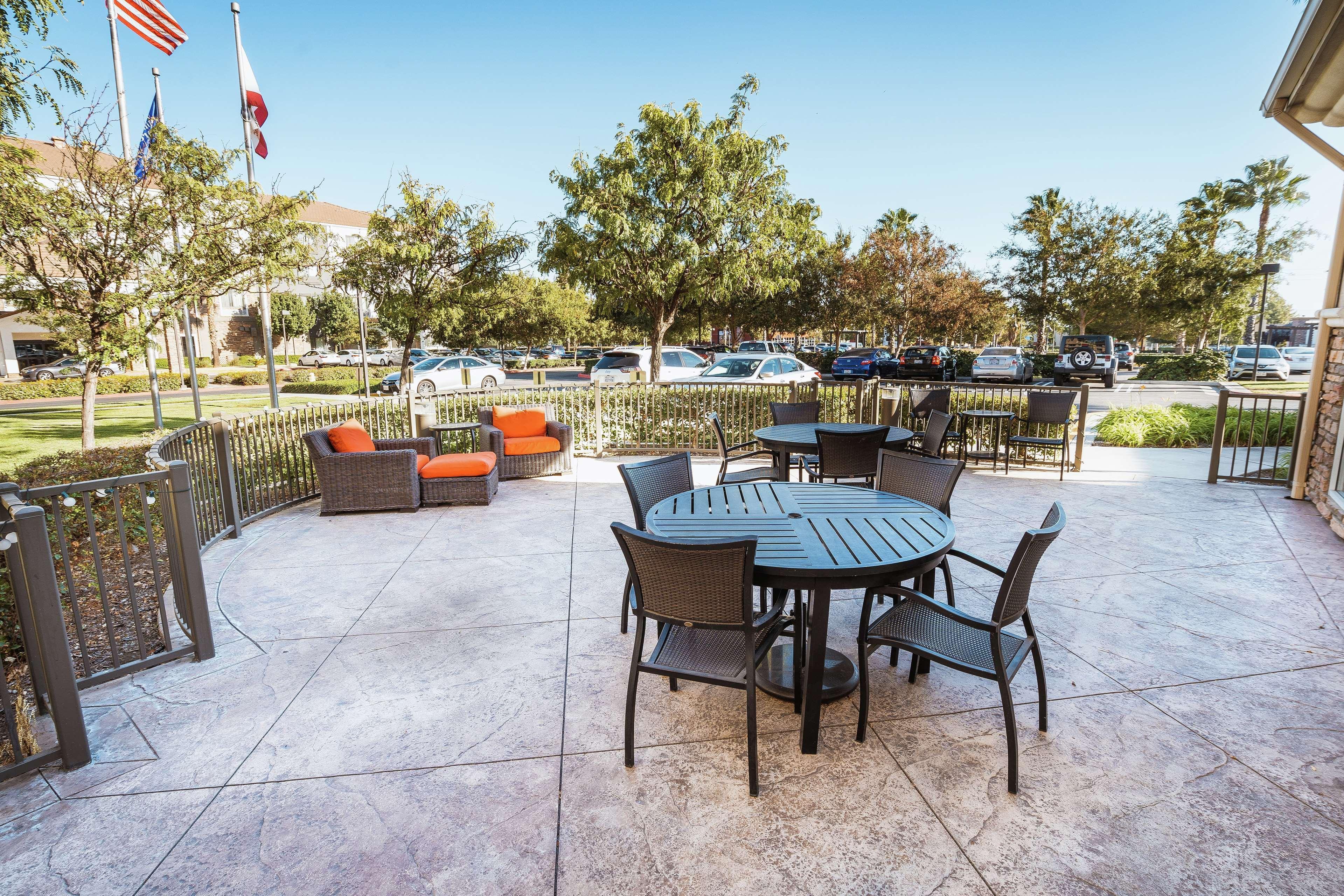 Hilton Garden Inn Ontario Rancho Cucamonga Exteriör bild