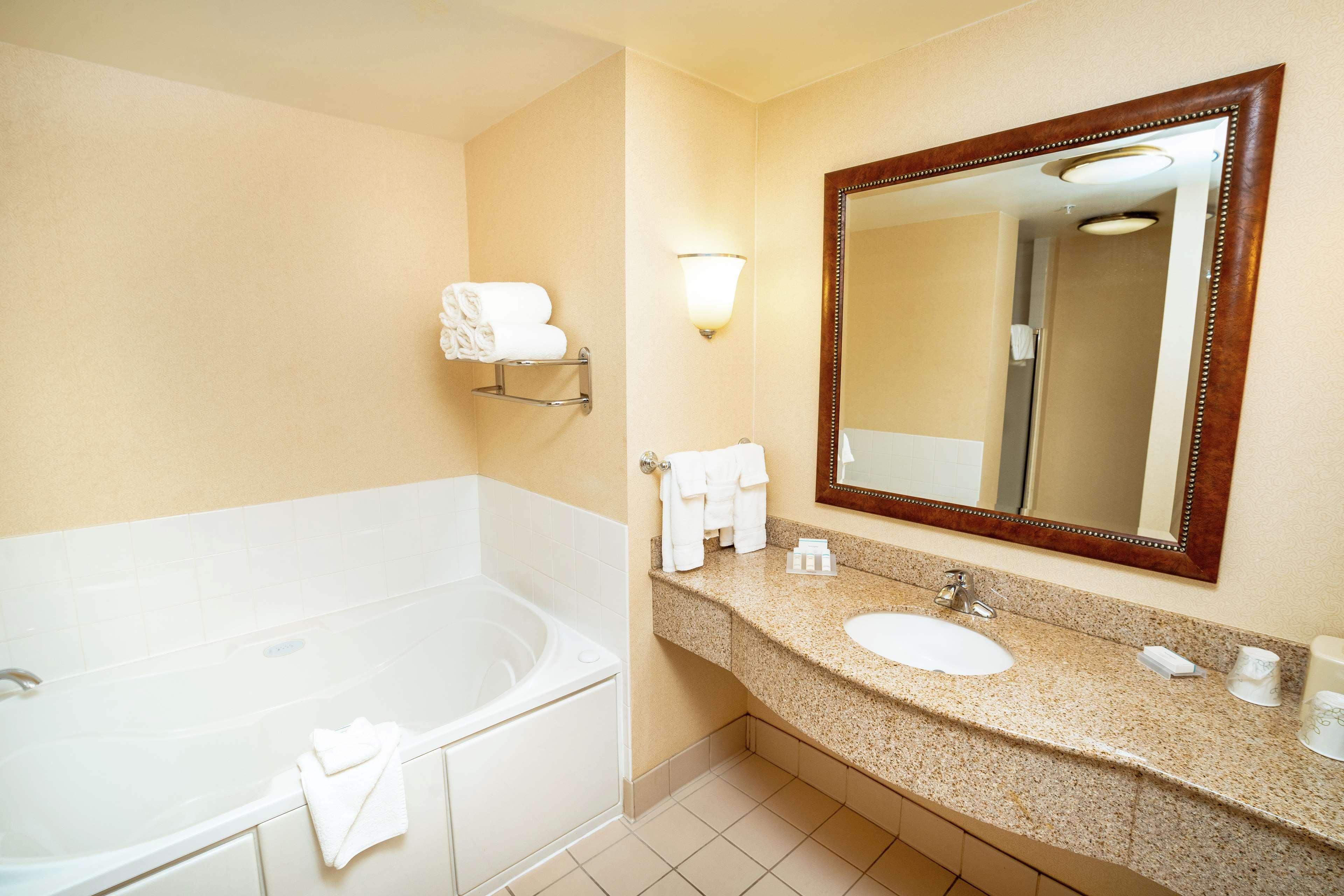 Hilton Garden Inn Ontario Rancho Cucamonga Exteriör bild